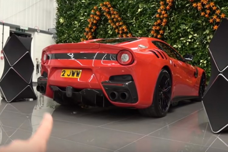 Šta je glasnije, Ferrarijev V12 ili zvučnici od 85.000 dolara?