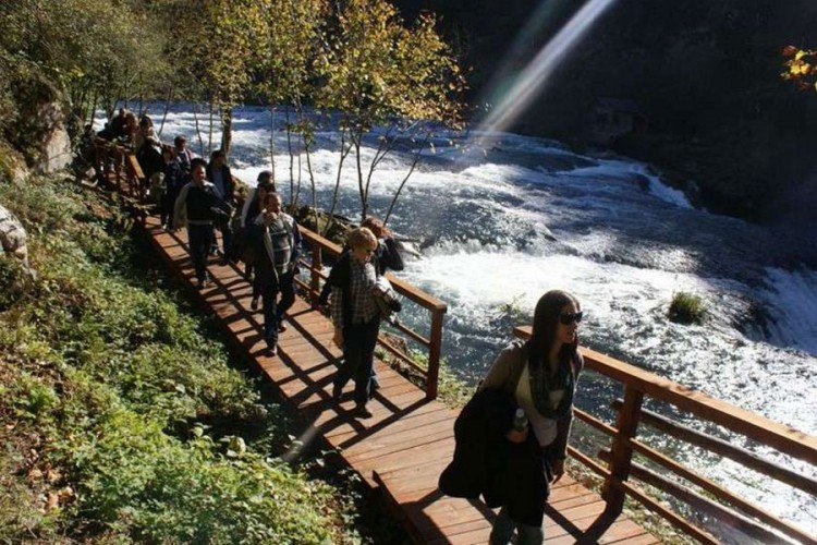 Turistička sezona na klimavim nogama zbog migranata