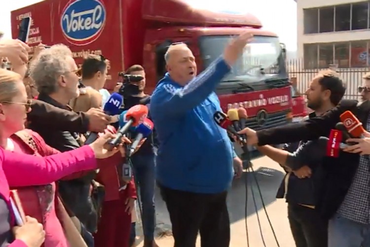 Predstavio se kao član SDA i zaprijetio sarajevskim novinarima