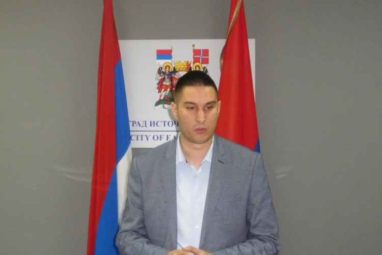 DNS: Neposredno birati gradonačelnika i odbornike u skupštini grada