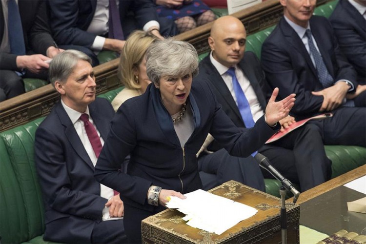 Brexit "prokišnjava", voda prekinula sjednicu parlamenta