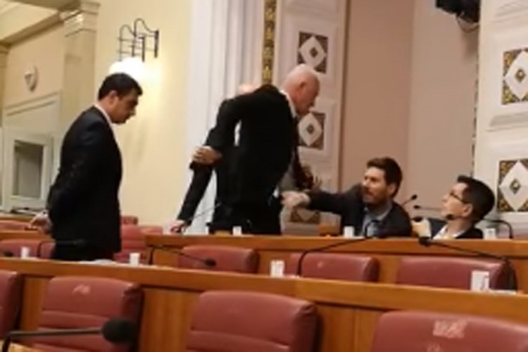 Haos u hrvatskom Saboru: Pernara ponovo iznosili, Bunjac prijetio