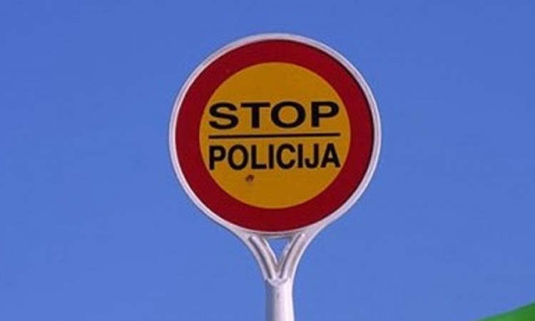 Udario policajca, polomio mu palicu "STOP" pa pobjegao