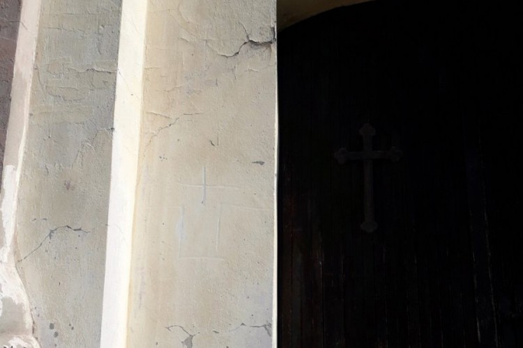 Pravoslavni hram kod Vinkovaca oskrnavljen ustaškim simbolima