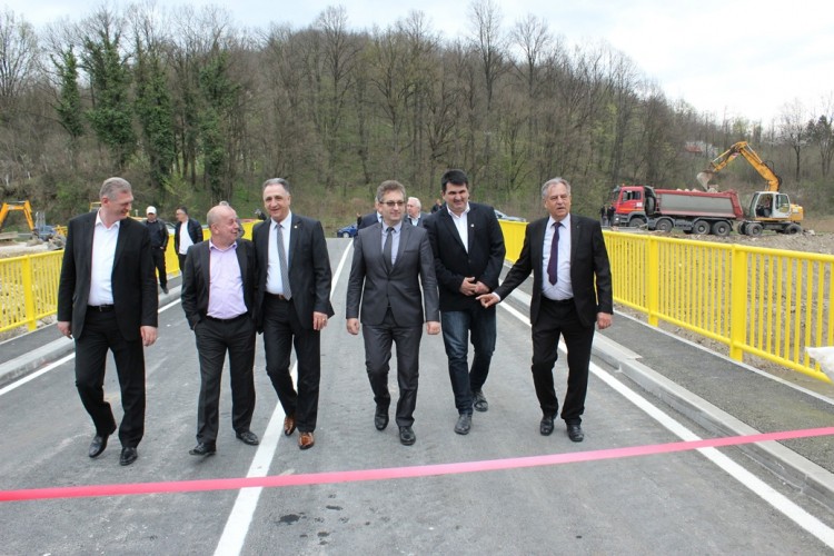 Pušten u saobraćaj most koji spaja Lopare i opštinu Teočak