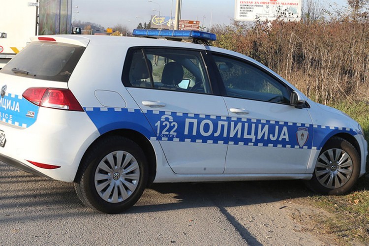 Policija spriječila ženu da skoči s mosta