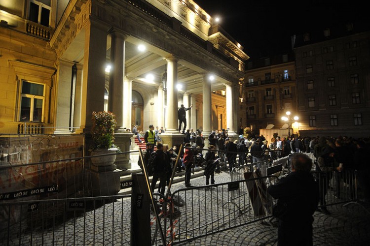 Demonstranti lomili u Beogradu; Vesić: Biće podnete prijave