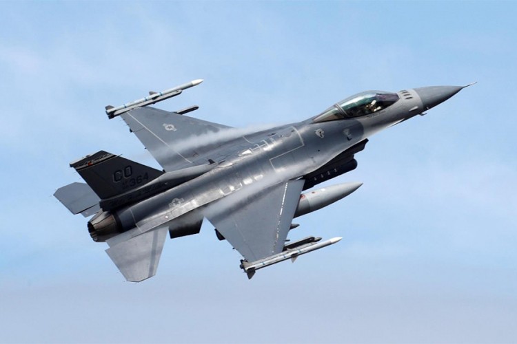 Borbeni avion F-16 pogodio sam sebe tokom vojne vježbe
