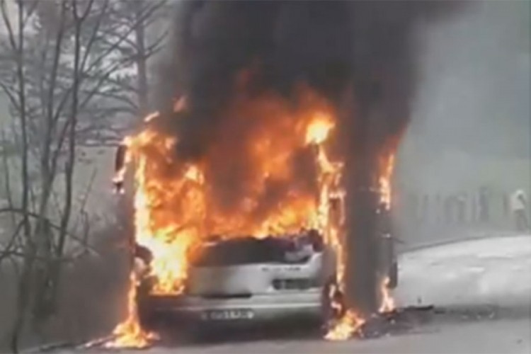 Zapalio se autobus kod Zavidovića