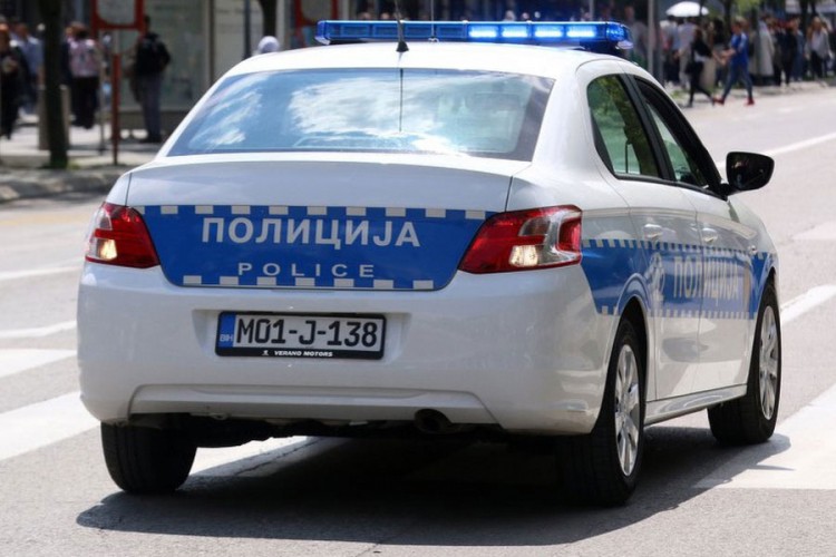 Nožem nasrnuo na policajca u Banjaluci