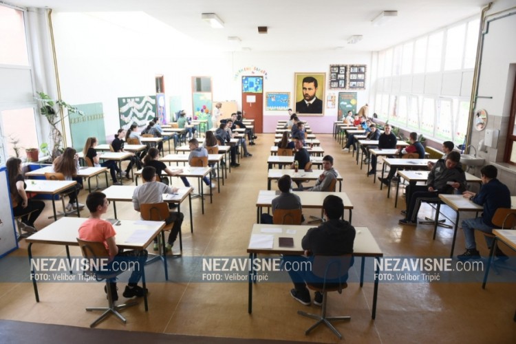 Počelo testiranje učenika iz srpskog jezika i matematike