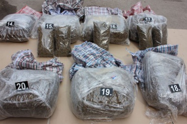 Droga vrijedna pola miliona KM pronađena u audiju, vozač pobjegao