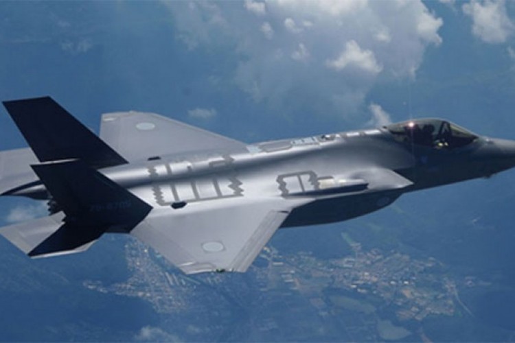 Pronađena olupina japanskog "F-35", pilot nestao