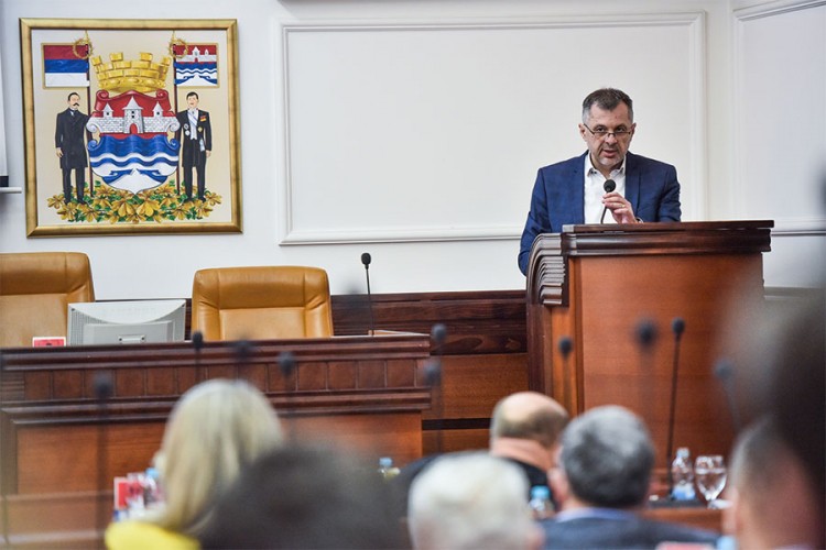 Radojičić: Odluka o produženju radnog vremena se odnosi na objekte, ne na radnike