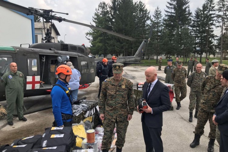 Britanija uručila donaciju za dva helikopterska skvadrona OS BiH