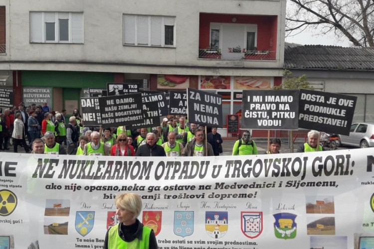 Komšije sa obje strane Une nastavljaju borbu