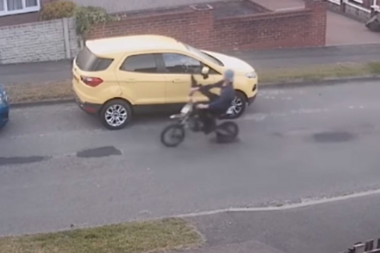 Vozač Punta bahatom motociklisti brutalno "naplatio" divljanje po putu