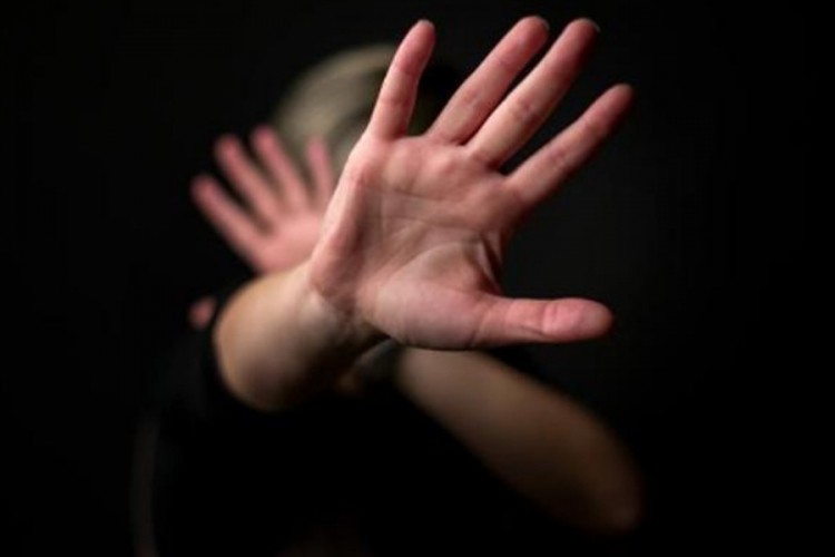 Prijetio djevojci, silovao je pa je tjerao na prostituciju?