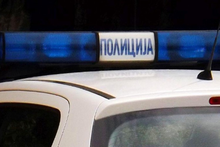 Upali ženi u kuću i pretukli je motkom