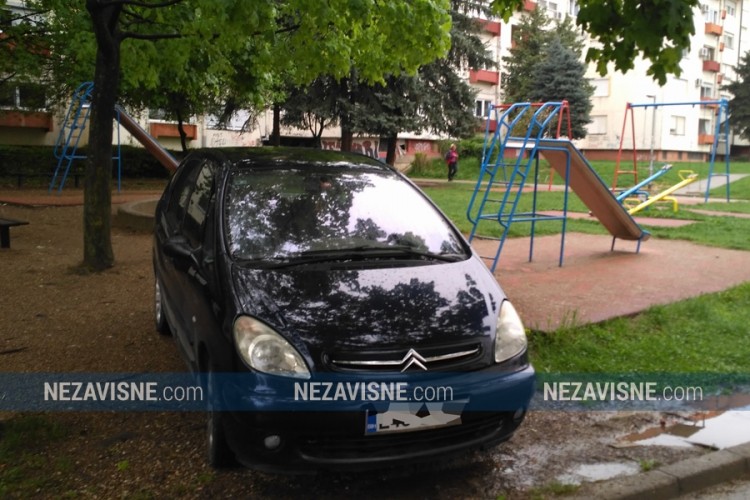 Parkirao na dječje igralište na Starčevici