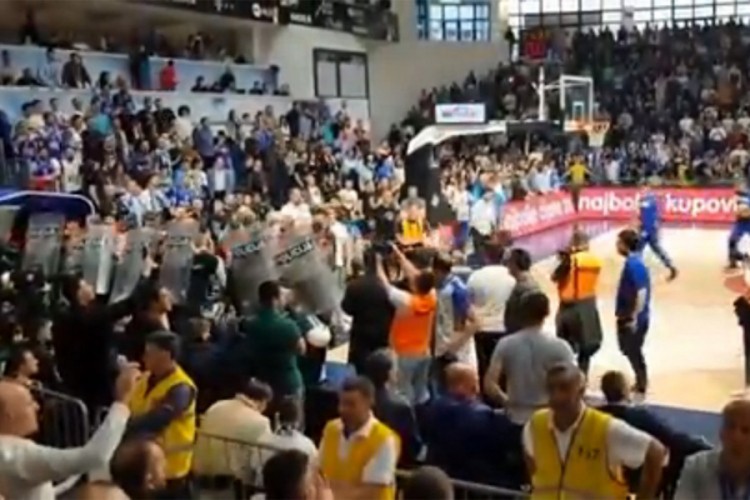 Budućnost kažnjena zbog ispada