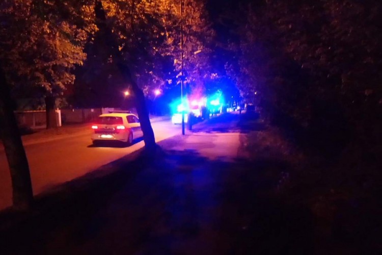 Braća napala policajca i njegovu suprugu