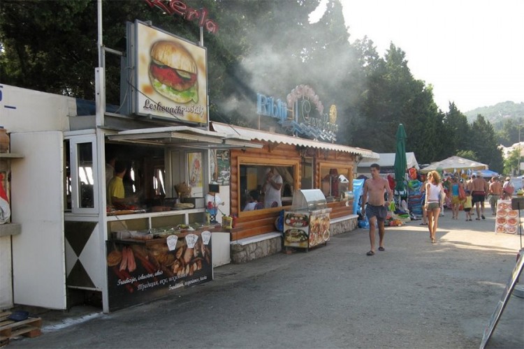 Spriječeno rušenje otvorenih diskoteka i lokala na šetalištu u Budvi