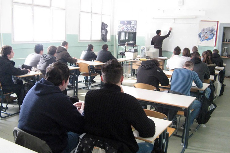 Poslovno-informatički tehničar i modelar obuće nova zanimanja