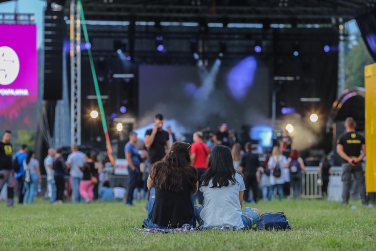 Pola karte plati, sa društvom na Nektar Puls Fest navrati