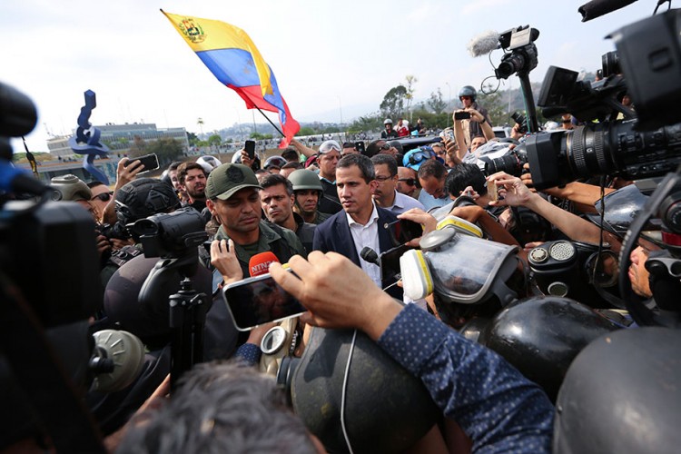 Svijet o Venecueli: Tramp prati, Putin razgovara