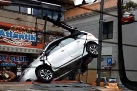 "Pauk" u Nišu uklanjao auto pa napravio haos