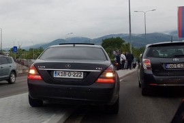 BMW udario u rasvjetu kod tržnog centra Delta