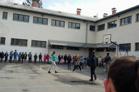 MUP USK otvorio istragu: Fotografije nastavnika izazvale skandal