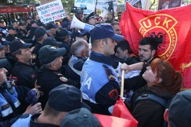 Na protestu protiv dolaska Dodika i Vučića demonstranti se sukobili ...
