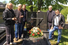 Književnici na grobu Đure Damjanovića