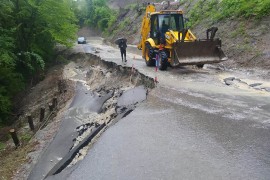U Bosanskoj Krupi zbog poplava i klizišta proglašeno stanje prirodne ...