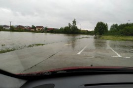 Izlilo se jezero u Trnu