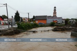 U Dragočaju mirnije nakon noćašnje borbe s vodom