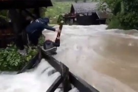 HGSS objavio snimku spašavanja čovjeka iz nabujale vode