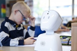 Robot pomaže bolesnom dječaku da prati nastavu