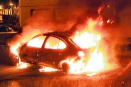 Domaćin se potukao sa gostom na slavi pa mu zapalio auto
