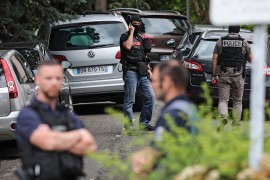 Tri osobe uhapšene zbog bombaškog napada u Lionu