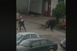 Tuča migranata na ulici