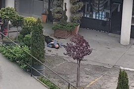 Čovjek ležao bez svijesti na trotoaru, prolaznici ga samo obilazili