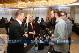 Počeo 12. "Vinosaur": Vinske i gastro proizvode predstavlja 90 ...