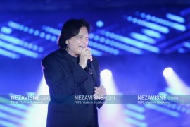 Čolićev spektakl na "Kastelu" raznježio ali i rasplesao publiku