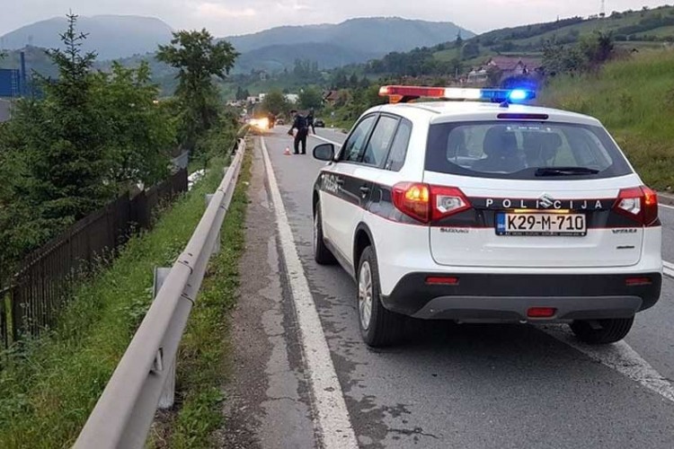 Teška saobraćajna nesreća kod Ilijaša, četiri osobe povrijeđene