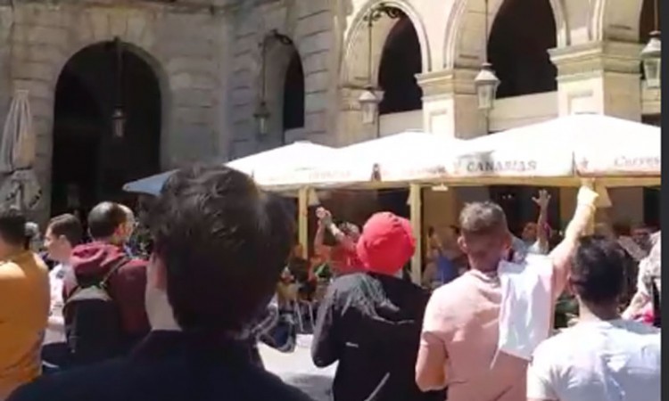 "Nezavisne" u Barseloni: Navijači Liverpula okupirali centar grada