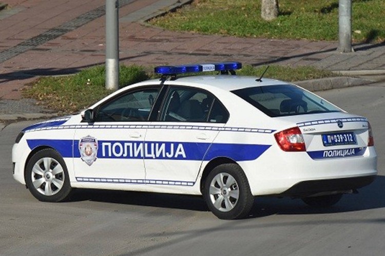 Starijem muškarcu prerezao grkljan nasred ulice