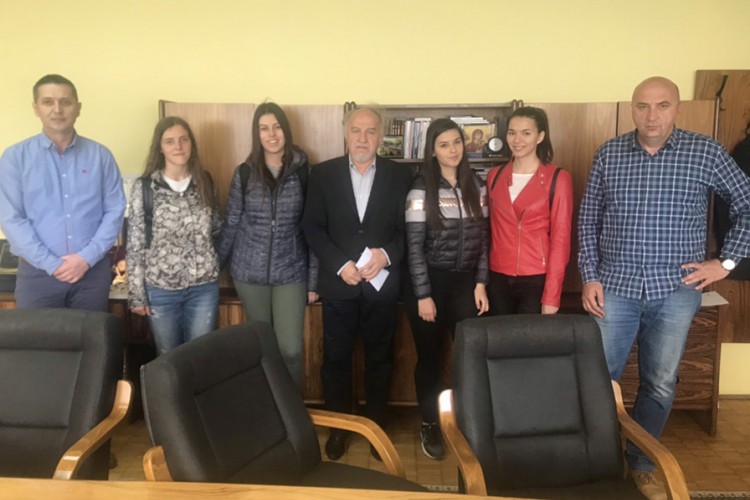 Maturantima od načelnika karte za koncert "Tropiko Benda"